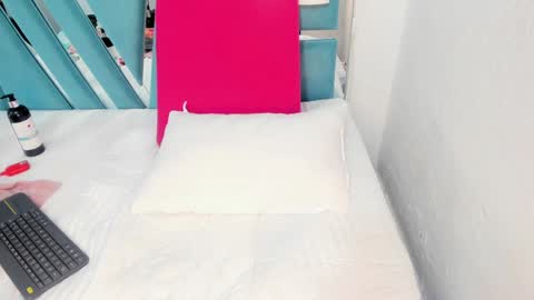 Snapshot of mila_clum chatting on January 14, 10:12 pm Camila online show from January 14, 10:12 pm