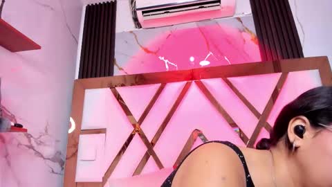 Snapshot of mila_clum chatting on November 12, 7:35 pm Camila online show from November 12, 7:35 pm