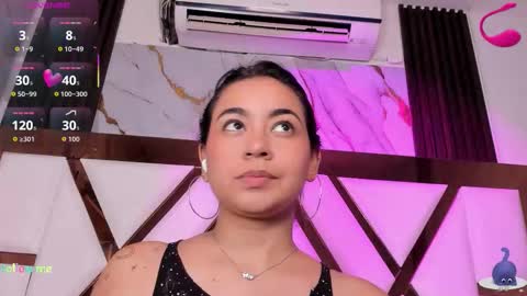 Snapshot of mila_clum chatting on November 21, 6:50 pm Camila online show from November 21, 6:50 pm