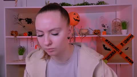 mila_glow online show from November 3, 5:42 am