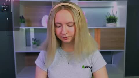 mila_glow online show from April 27, 7:01 pm