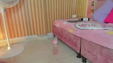 mila_grace_ online show from May 12, 6:38 pm