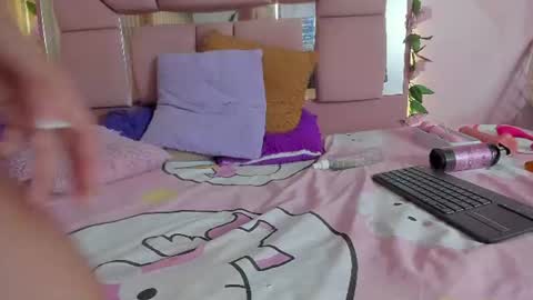 mila_grace_ online show from July 9, 7:07 pm