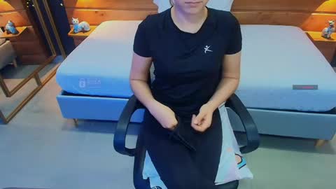 Snapshot of mila_kiitty chatting on May 6, 11:15 am Milena online show from May 6, 11:15 am