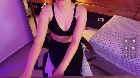 Snapshot of mila_kiitty chatting on May 22, 11:27 am Milena online show from May 22, 11:27 am