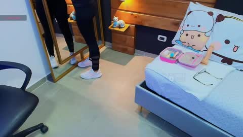 Snapshot of mila_kiitty chatting on June 6, 10:53 am Milena online show from June 6, 10:53 am