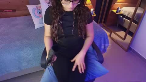 Snapshot of mila_kiitty chatting on June 19, 11:25 am Milena online show from June 19, 11:25 am