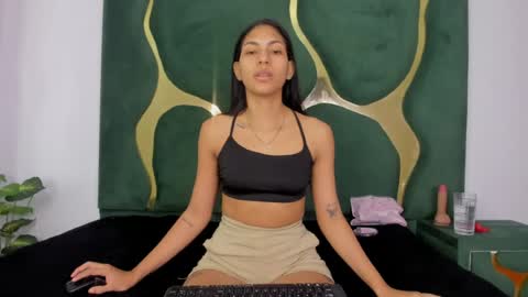 mila_petiteasm online show from June 20, 12:30 pm
