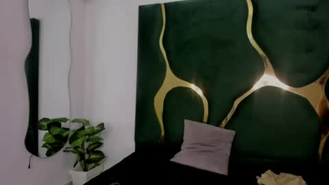 mila_petiteasm online show from June 26, 12:42 pm