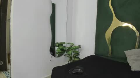mila_petiteasm online show from June 27, 12:33 pm