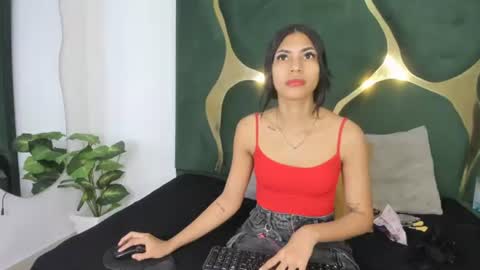 mila_petiteasm online show from June 29, 12:38 pm