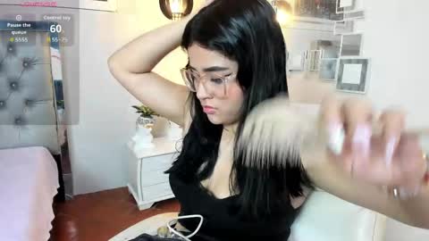 mila_quin online show from May 28, 7:55 pm