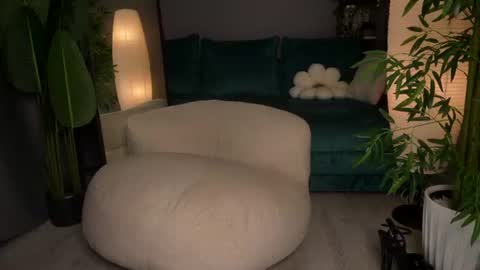 Snapshot of mila_sapphire chatting on July 26, 7:04 am Mila Sapphire online show from July 26, 7:04 am