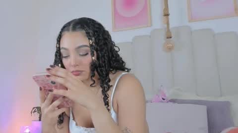 mila_stark333 online show from April 28, 6:07 am