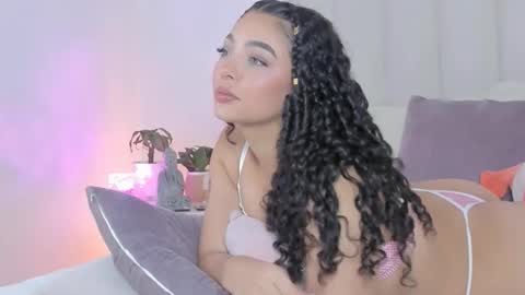 mila_stark333 online show from April 29, 6:17 am