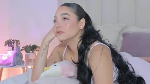 mila_stark333 online show from April 30, 2:51 am