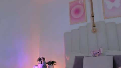 mila_stark333 online show from May 1, 3:44 am