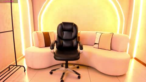 Snapshot of milacoleman chatting on October 14, 2:12 am Mila online show from October 14, 2:12 am