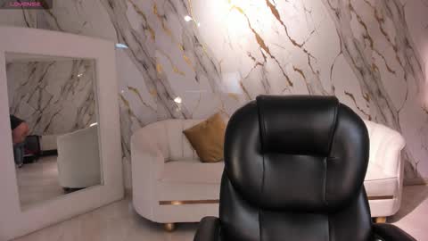 Snapshot of milacoleman chatting on October 30, 1:40 am Mila online show from October 30, 1:40 am