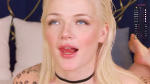 Snapshot of milademies chatting on January 4, 4:44 am Miss Cutie online show from January 4, 4:44 am