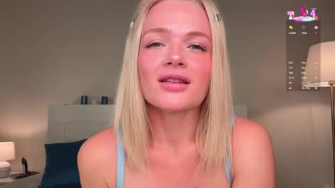 Snapshot of milademies chatting on October 4, 3:37 am Miss Cutie online show from October 4, 3:37 am