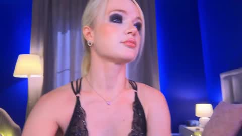 Snapshot of milademies chatting on April 2, 4:21 am Miss Cutie online show from April 2, 4:21 am