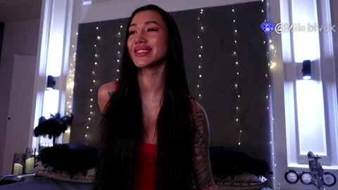 Snapshot of miladenver chatting on December 18, 11:02 am Mila online show from December 18, 11:02 am