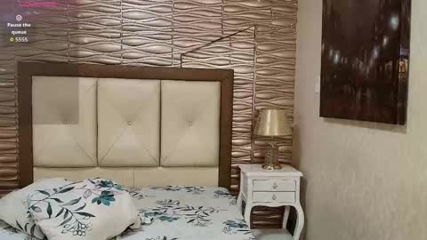 miladiosa online show from April 30, 11:49 am