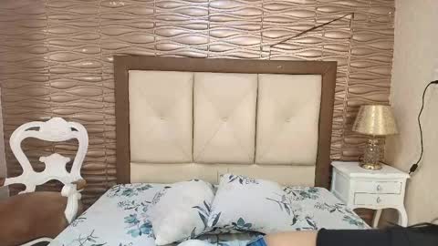 miladiosa online show from May 14, 11:50 am