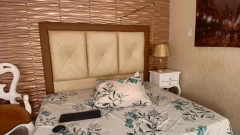 miladiosa online show from May 17, 12:56 pm