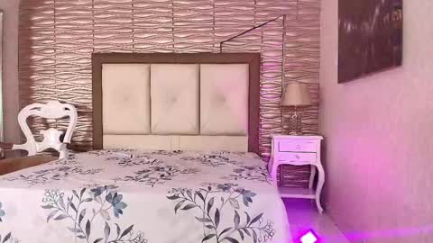 miladiosa online show from May 21, 11:39 am