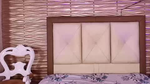 miladiosa online show from May 26, 12:01 pm