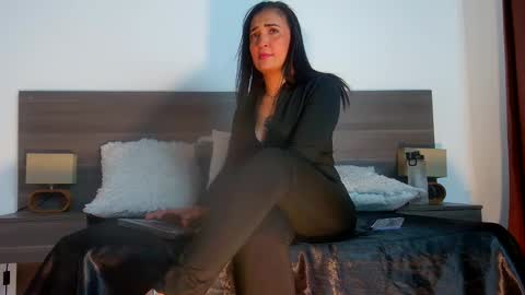 mila online show from December 4, 6:27 pm