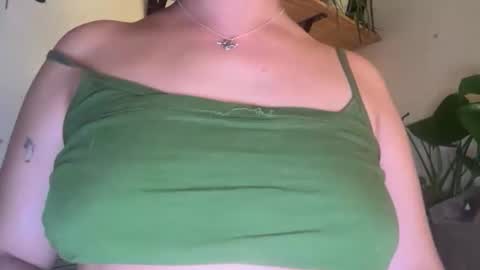 milakun1s online show from March 31, 2:02 am