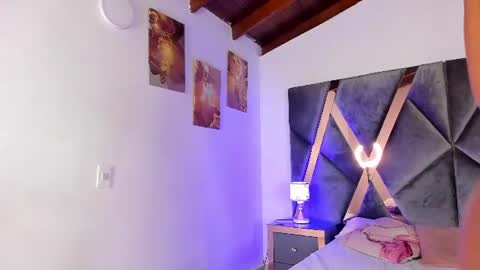 Snapshot of milan_ebony chatting on June 15, 11:56 am Milan online show from June 15, 11:56 am