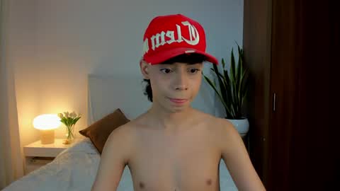 Snapshot of milan_zapata chatting on June 6, 12:49 am MILAN online show from June 6, 12:49 am