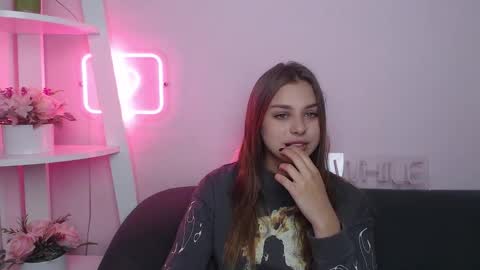 milanaangelas online show from September 13, 4:45 am