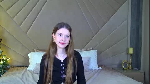 Snapshot of milanabalmain chatting on December 15, 1:54 pm MilanaBalmain online show from December 15, 1:54 pm