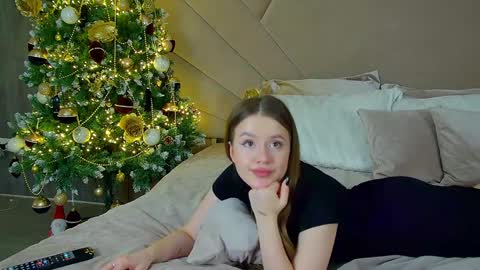 Snapshot of milanabalmain chatting on December 24, 10:55 am MilanaBalmain online show from December 24, 10:55 am