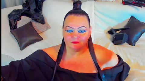 Snapshot of milanabiegert chatting on December 4, 5:55 pm Lana online show from December 4, 5:55 pm