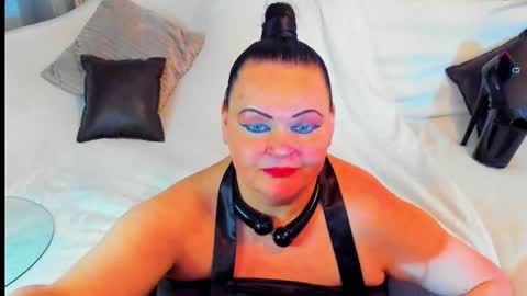 Snapshot of milanabiegert chatting on December 18, 3:11 pm Lana online show from December 18, 3:11 pm