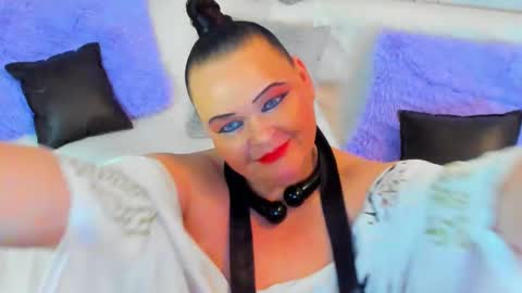 Snapshot of milanabiegert chatting on February 17, 3:42 pm Lana online show from February 17, 3:42 pm