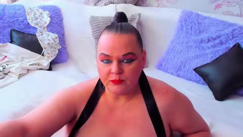 Snapshot of milanabiegert chatting on February 19, 12:33 pm Lana online show from February 19, 12:33 pm