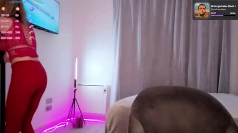 Snapshot of milanacamgirl chatting on November 25, 12:10 am Milana online show from November 25, 12:10 am