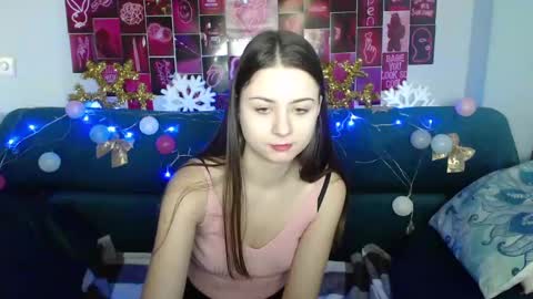 Snapshot of milanaroz chatting on January 4, 5:48 am milanaroz online show from January 4, 5:48 am