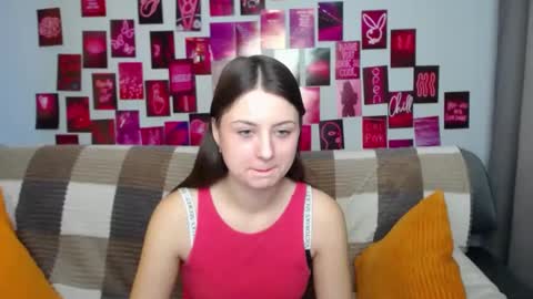 Snapshot of milanaroz chatting on February 21, 5:46 am milanaroz online show from February 21, 5:46 am