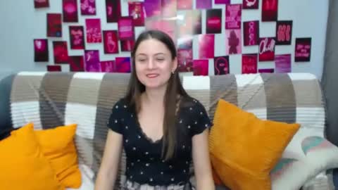 Snapshot of milanaroz chatting on February 23, 5:07 pm milanaroz online show from February 23, 5:07 pm