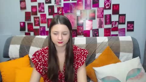 Snapshot of milanaroz chatting on March 6, 5:46 am milanaroz online show from March 6, 5:46 am