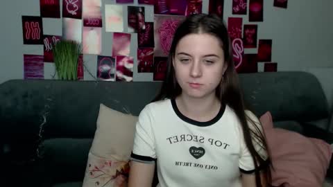 Snapshot of milanaroz chatting on September 13, 4:51 pm milanaroz online show from September 13, 4:51 pm