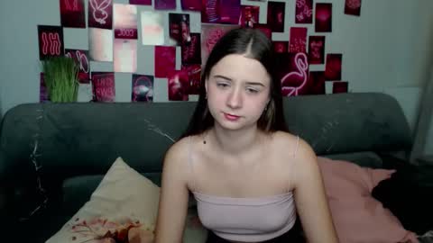 Snapshot of milanaroz chatting on October 16, 4:57 am milanaroz online show from October 16, 4:57 am